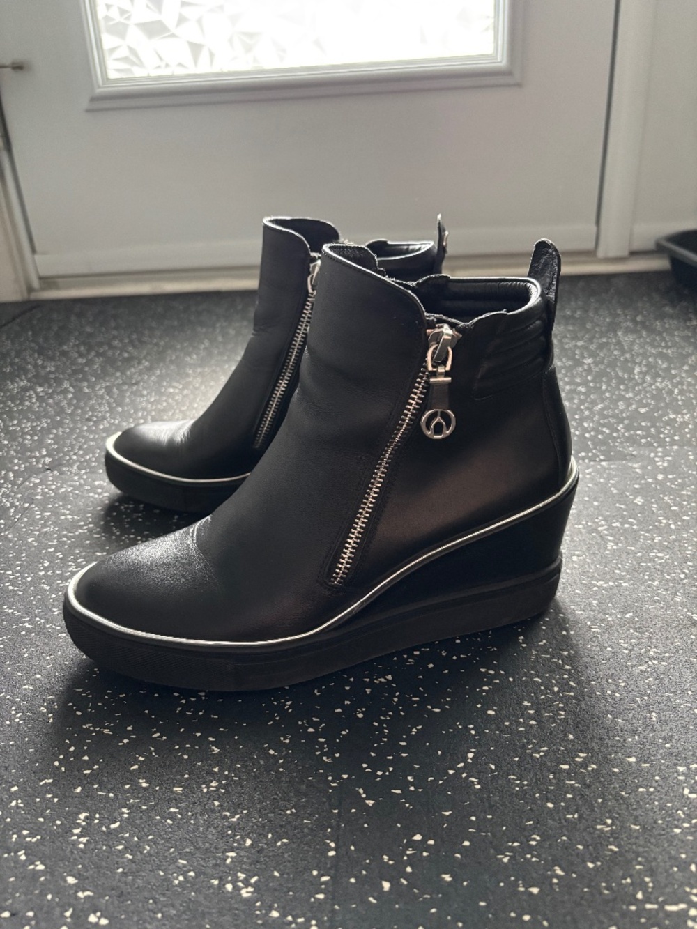 Wishbone boots plateform